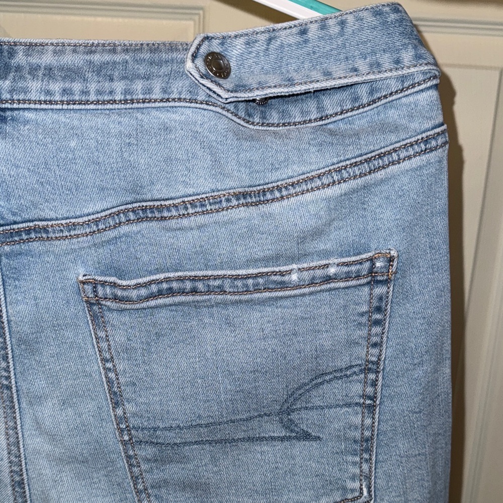 American Eagle Outfitters Women's Baggy Wide Leg Jeans in Light Blue - Picture 4 of 6